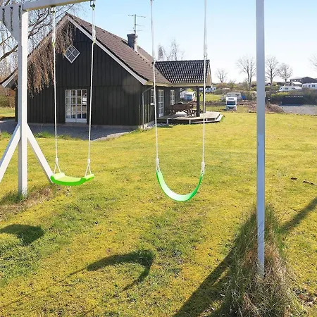 8 Person In Logstrup-by Traum