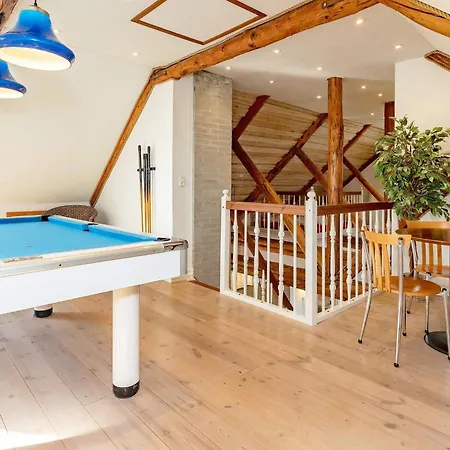 8 Person In Logstrup-by Traum *