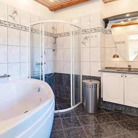 8 Person In Logstrup-by Traum *