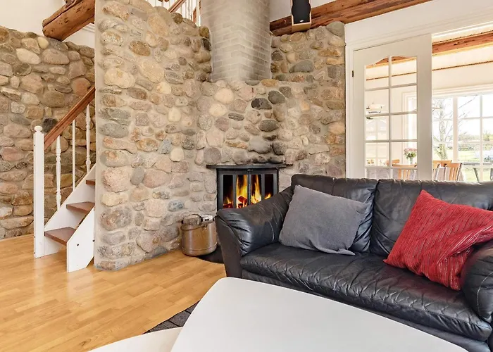 8 Person In Logstrup-by Traum Hjarbæk