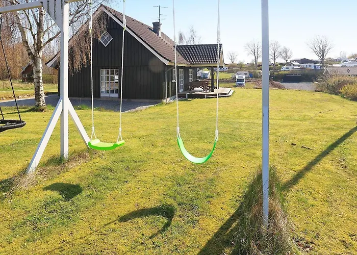 8 Person In Logstrup-by Traum