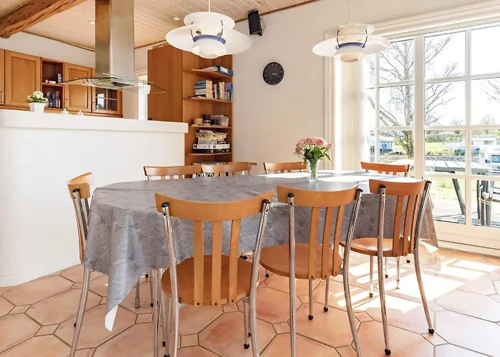 8 Person In Logstrup-by Traum